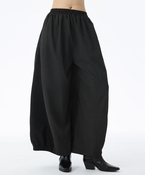 Pleated Contrast Volume Pants