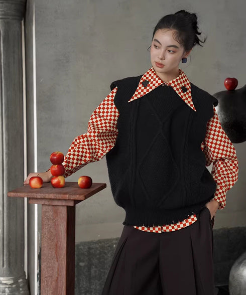 Checker Emblem Collar Blouse