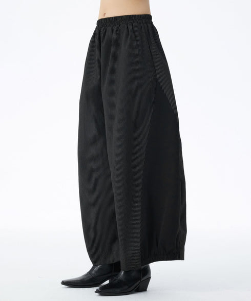 Pleated Contrast Volume Pants