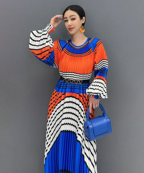 Graphic Pleated Long Sleeve Dress