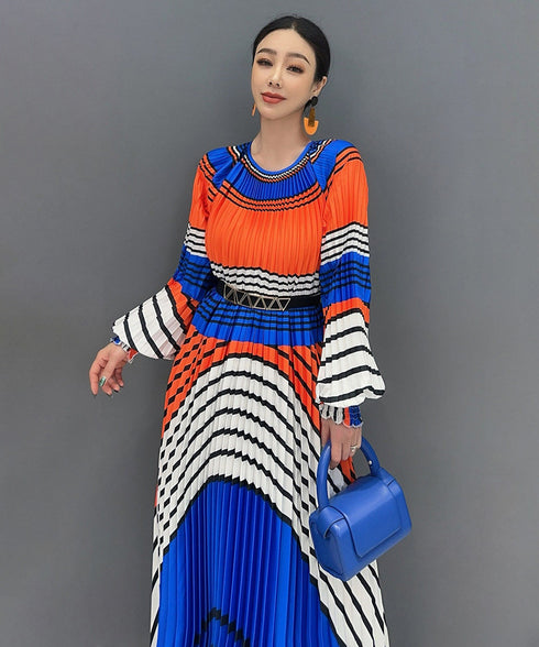 Graphic Pleated Long Sleeve Dress