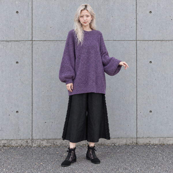 LSY-0162|SNAP⑤・身長166cm|ラベンダーのバルーン袖ニット、黒のクロップドワイドパンツ、レースメッシュのフラットブーツ