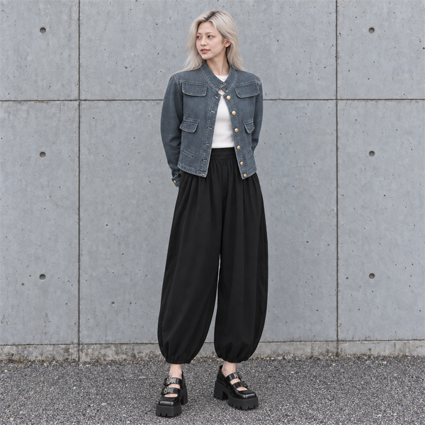 LSY-0143|身長166cm|ブルーグレーのジャケット、白のトップス、黒のバレルパンツ、黒のダブルバックルシューズ