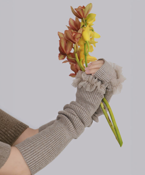 Avelisse Ruffle Gloves