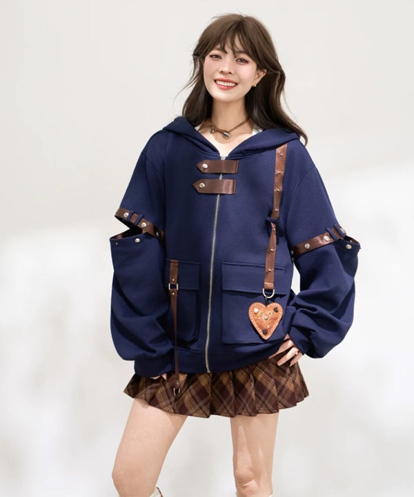 Buckle Switch Hoodie フロントと袖まわりの着用アップ
