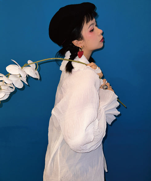 Petal Collar Pleated Blouse