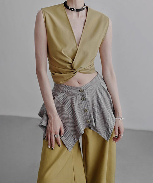 Twist Front No Sleeve Top