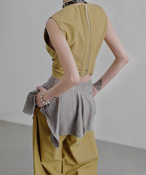 Twist Front No Sleeve Top