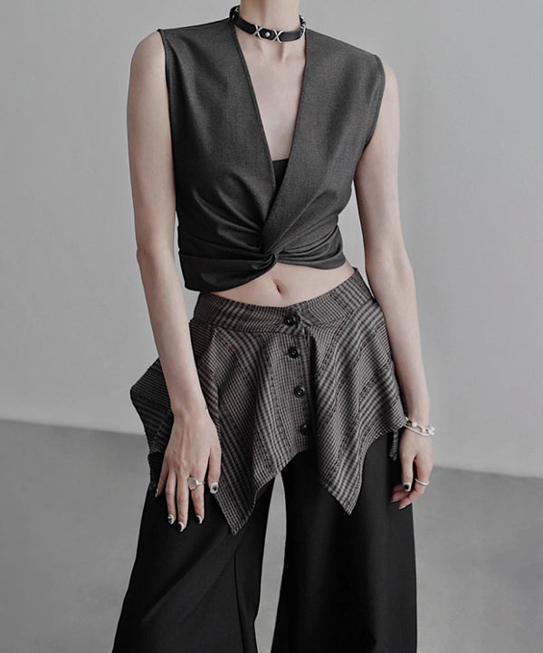 Twist Front No Sleeve Top