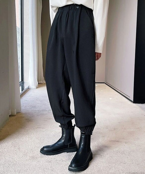 One Tuck Tapered Pants