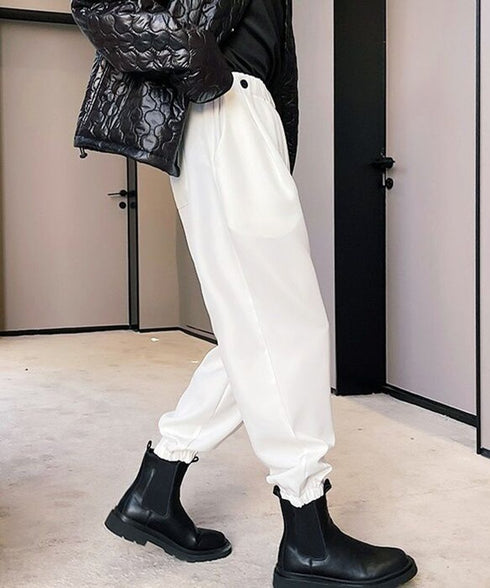 One Tuck Tapered Pants