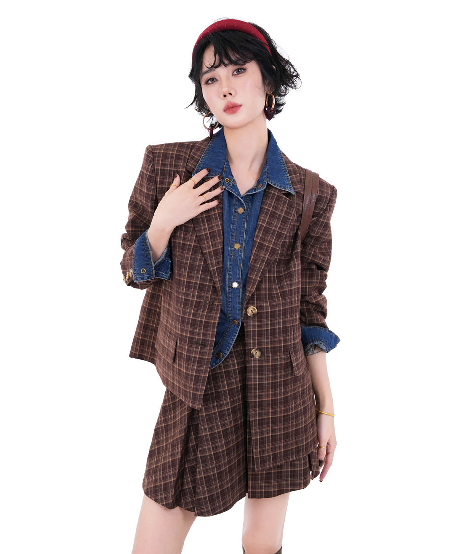 2A-323 Brown チェック柄ジャケットとミニスカートの着用写真