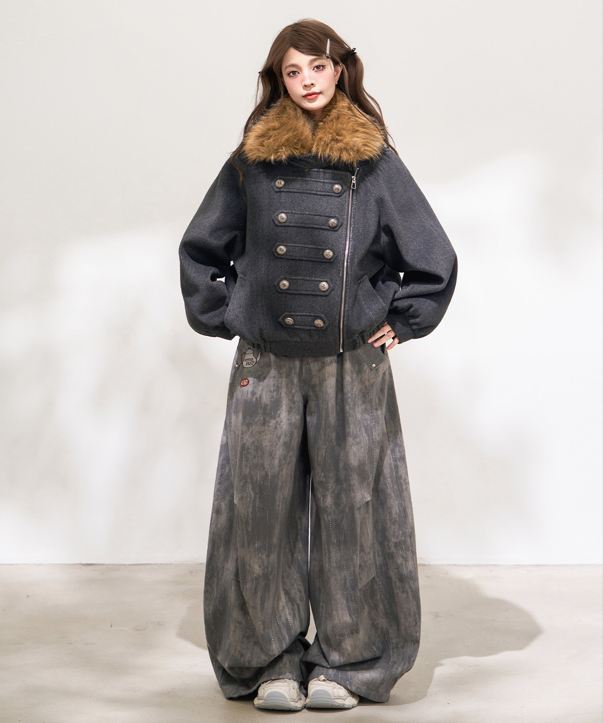Regiment Balloon Coat ダークグレー 正面の着用例
