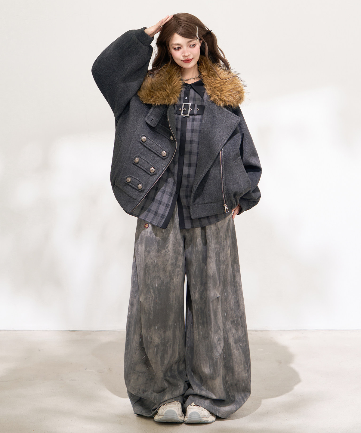 Regiment Balloon Coat ダークグレー 正面の着用例