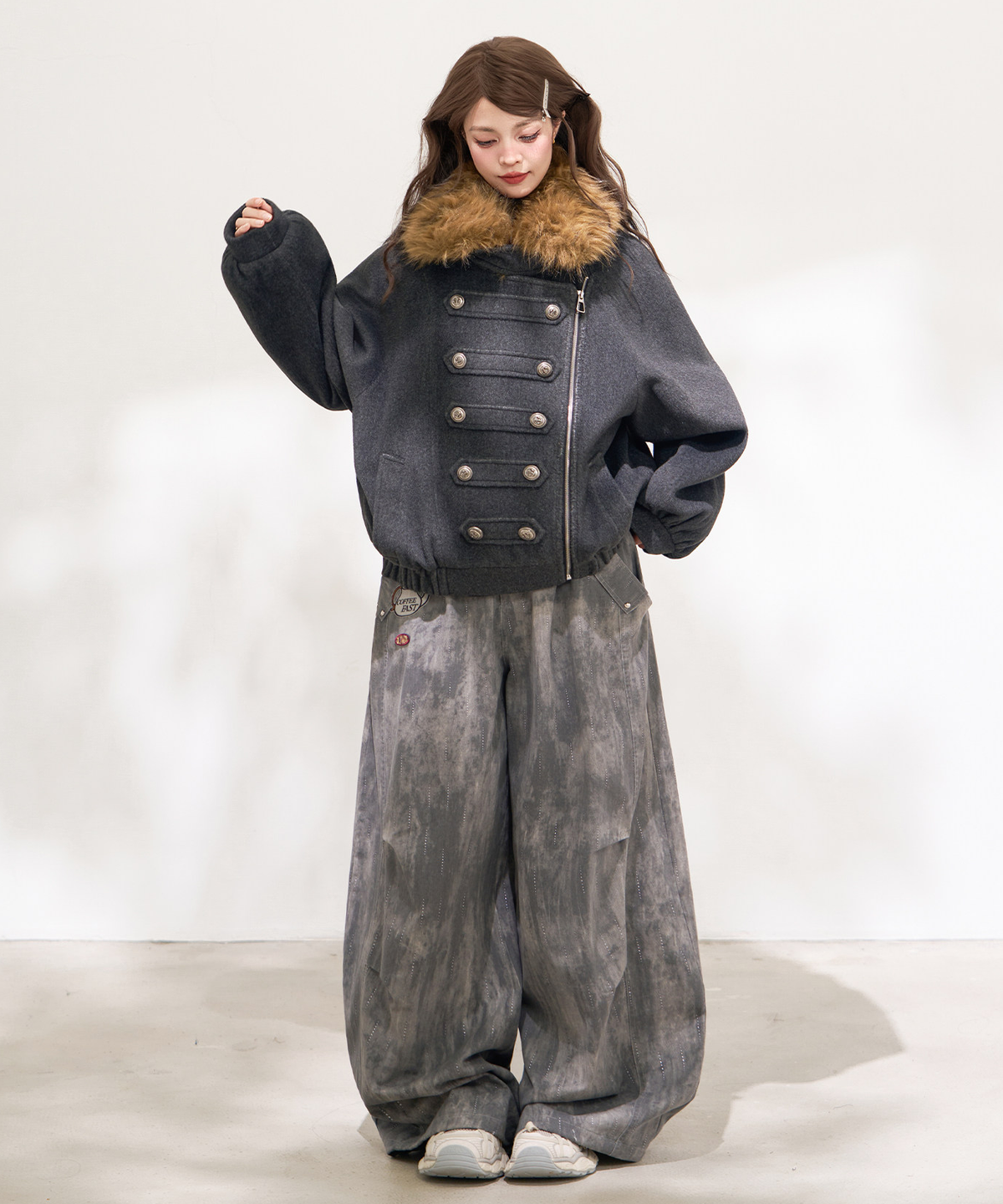 Regiment Balloon Coat ダークグレー 正面の着用例