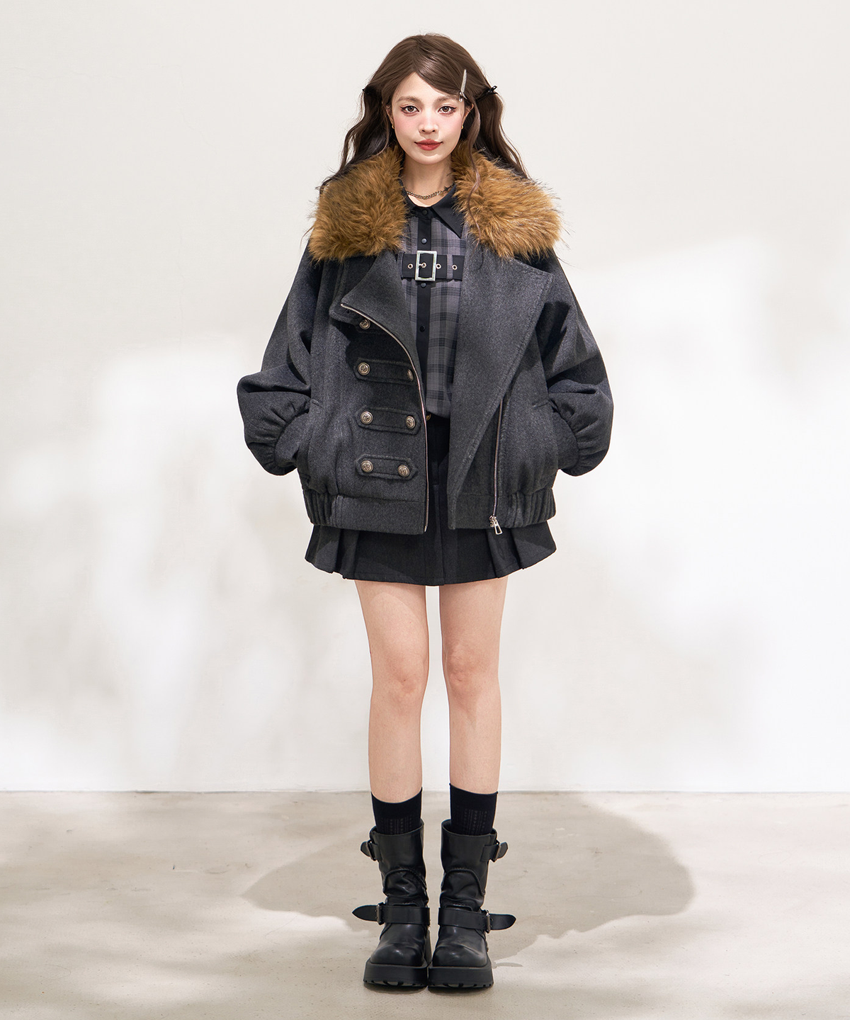 Regiment Balloon Coat ダークグレー 正面の着用例