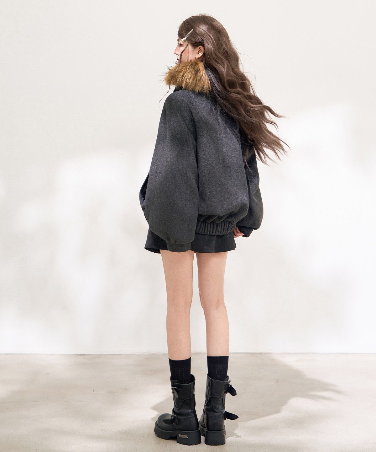 Regiment Balloon Coat ダークグレー 後ろ姿