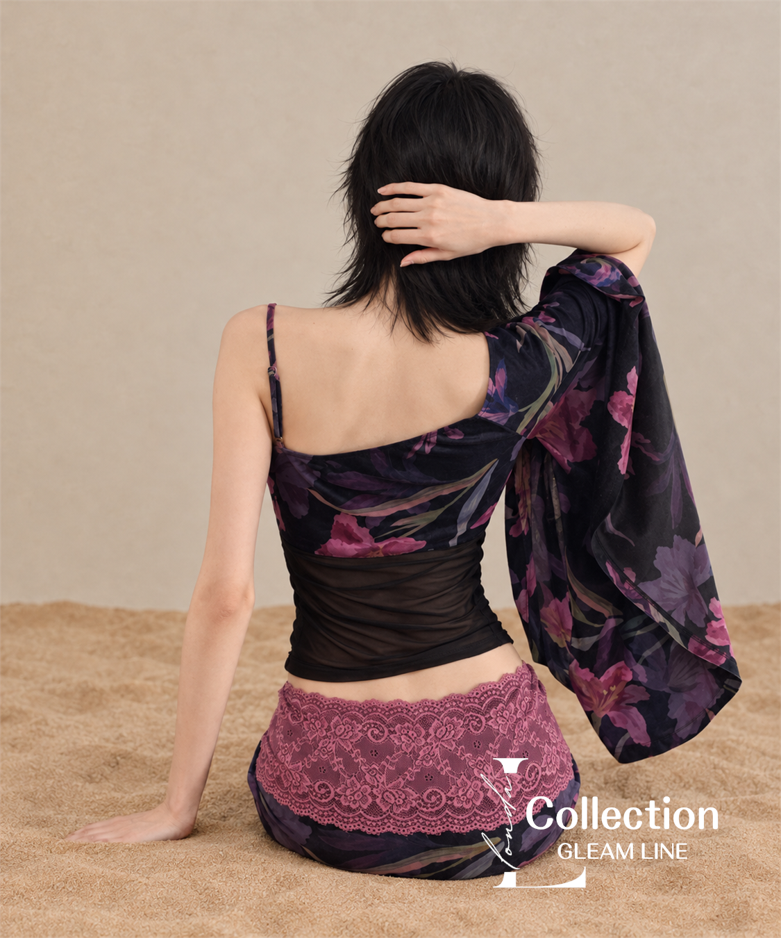 Ivelle Iris Series / Black — seated product view 14