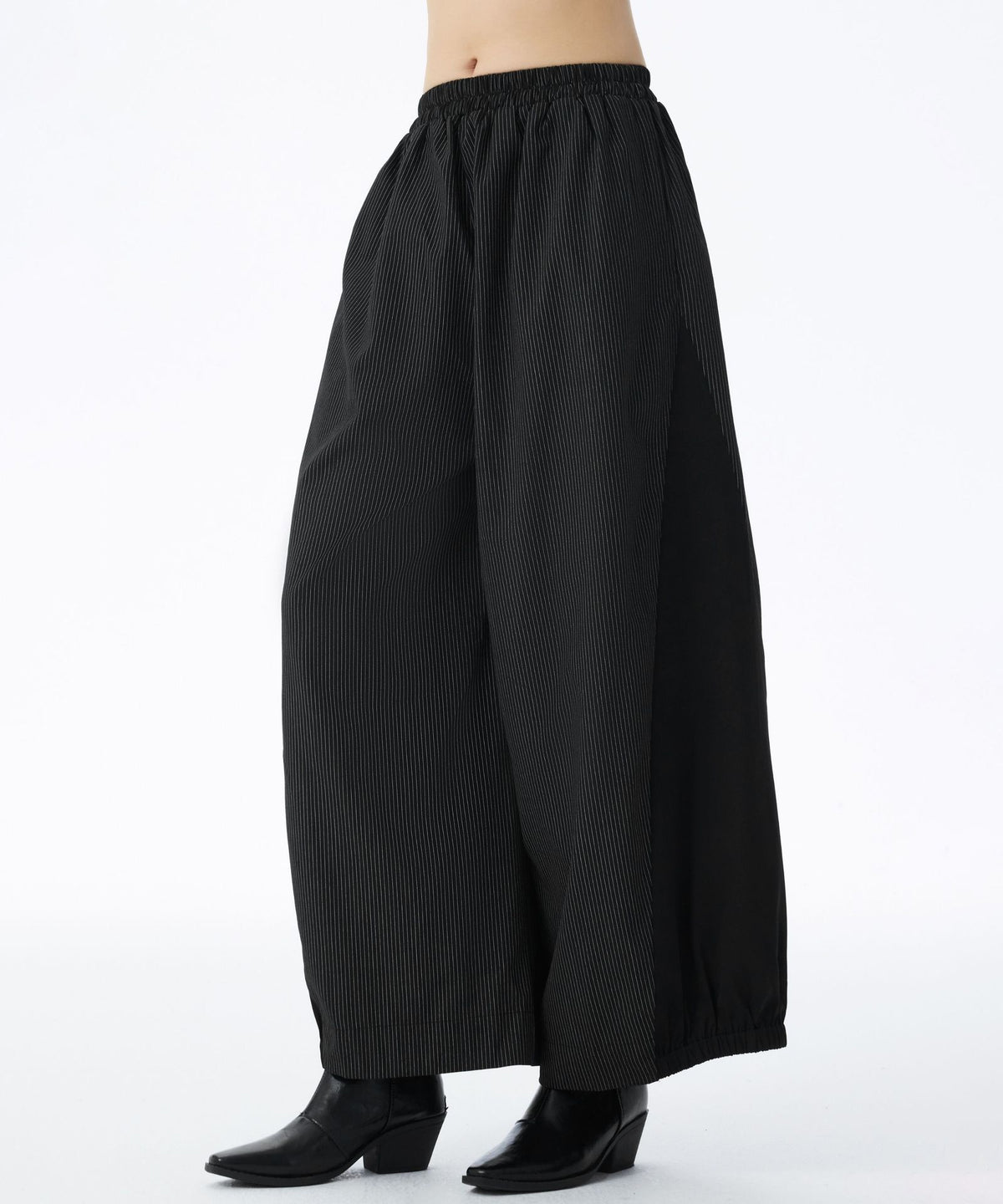 Pleated Contrast Volume Pants