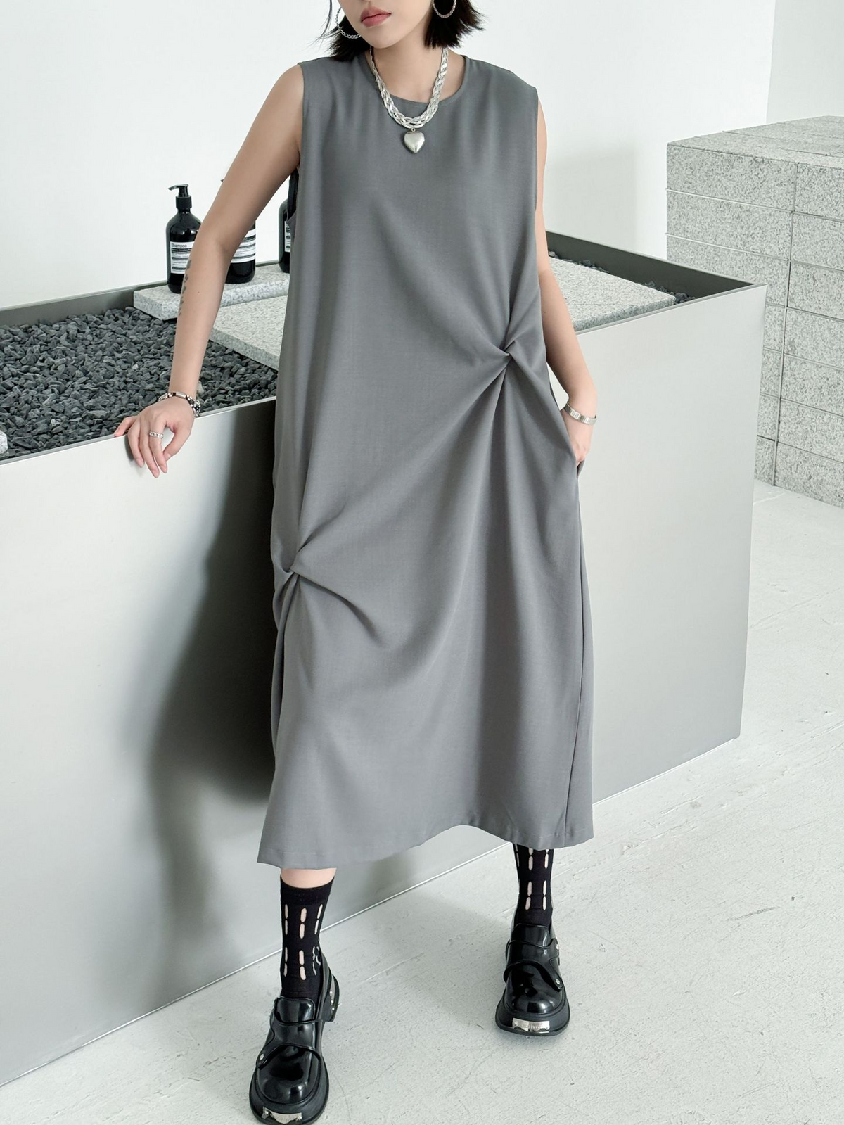 Twist Detail Sleeveless Dress