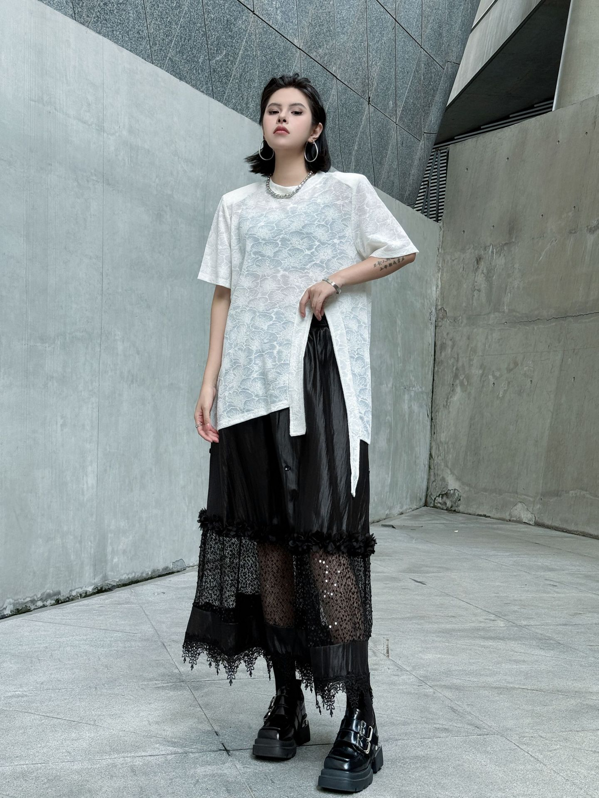 Loop Cut Lace T-shirt