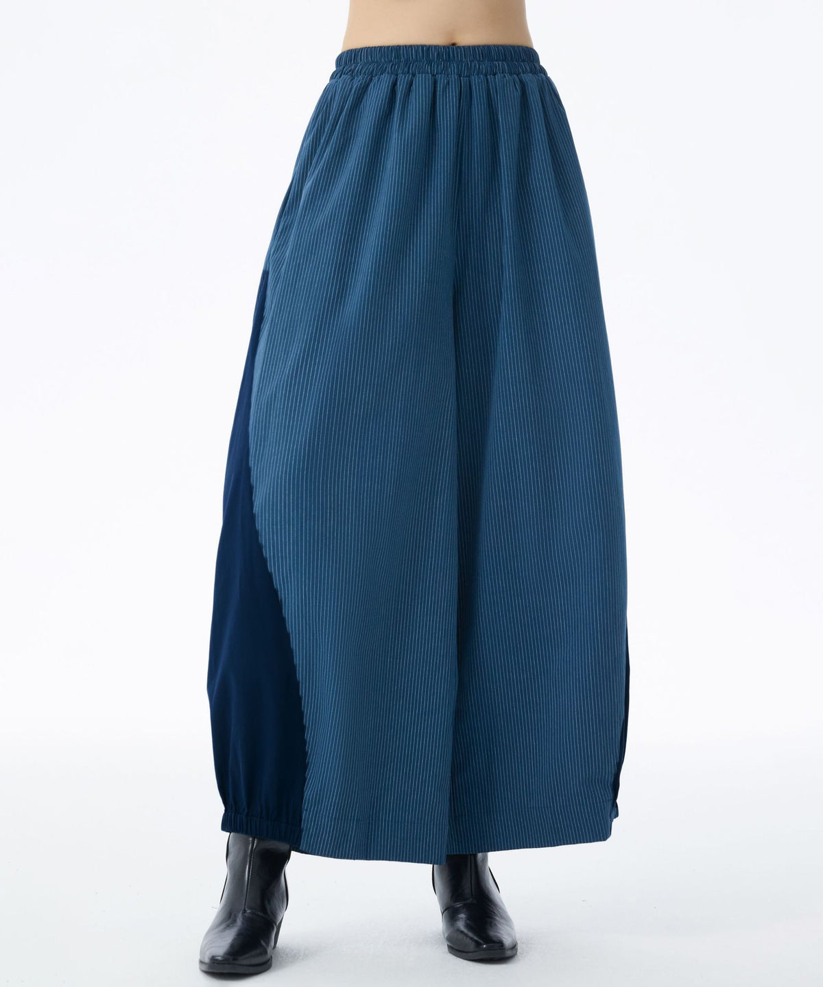 Pleated Contrast Volume Pants