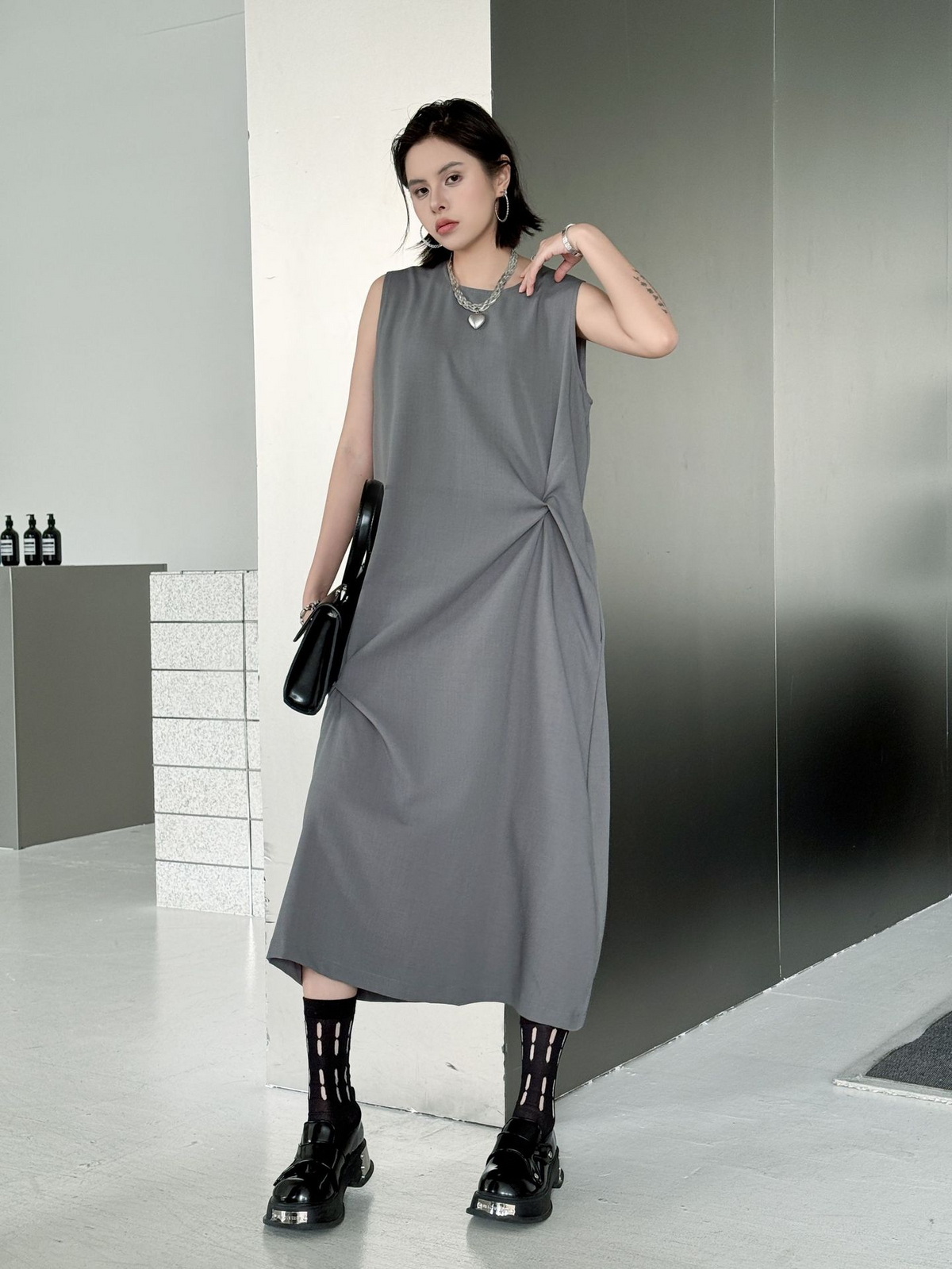 Twist Detail Sleeveless Dress