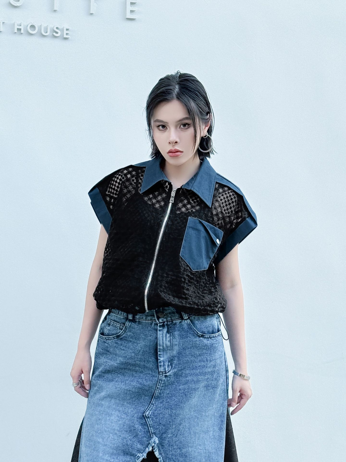 Mesh Contrast Zip Top
