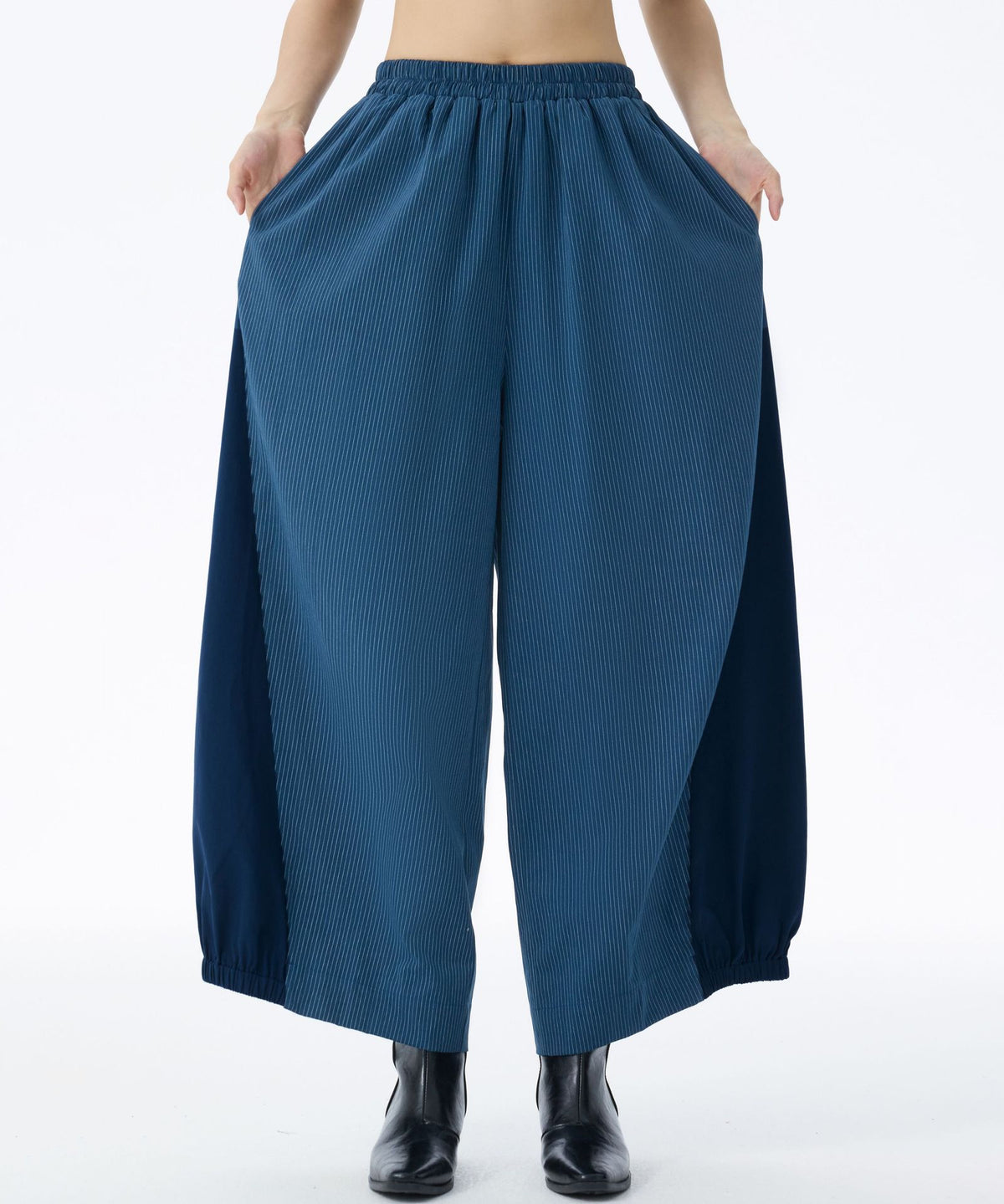 Pleated Contrast Volume Pants