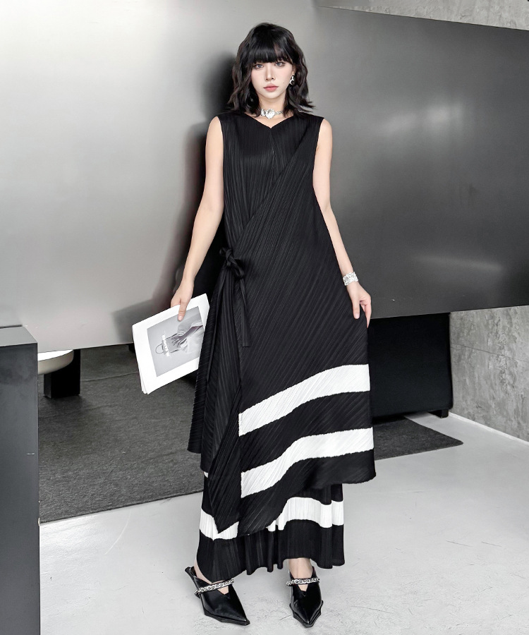 Pleated Contrast Stripe Series