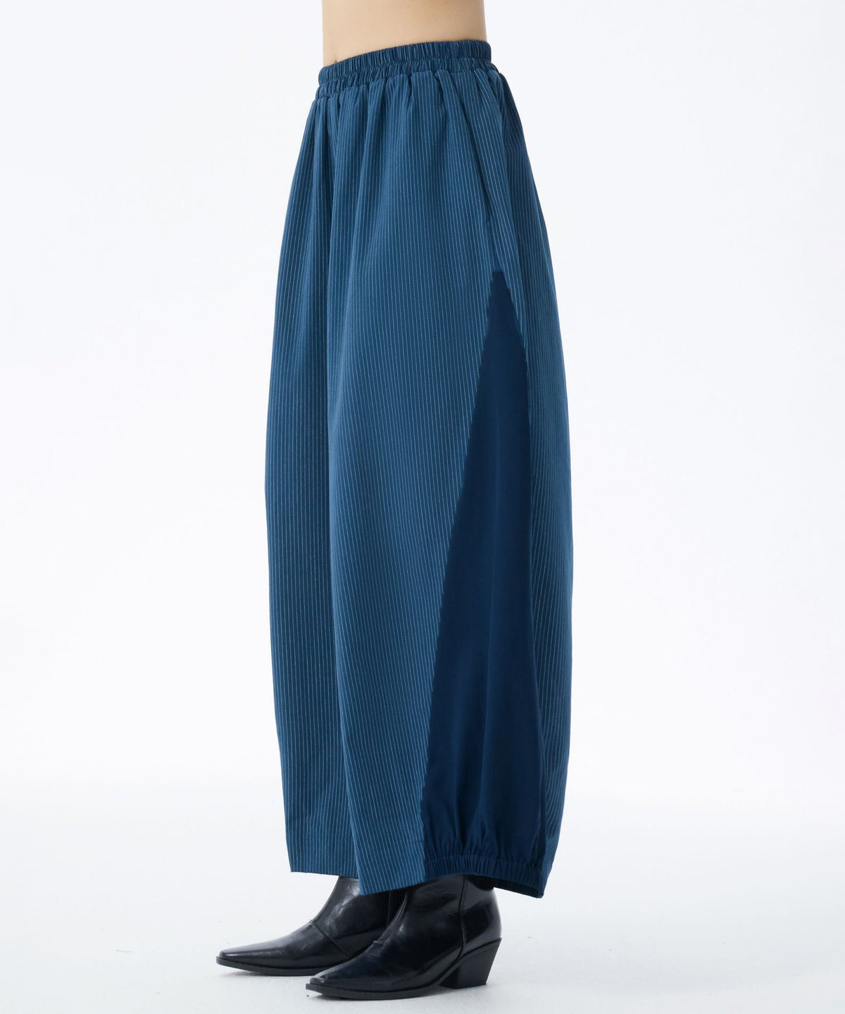 Pleated Contrast Volume Pants
