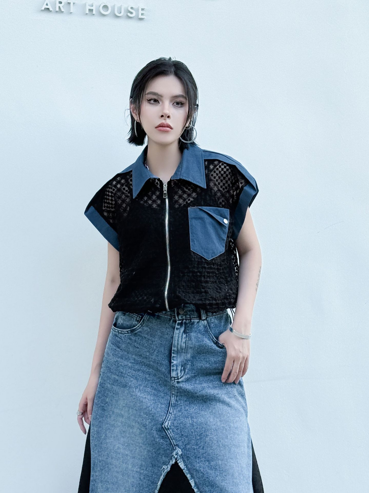 Mesh Contrast Zip Top