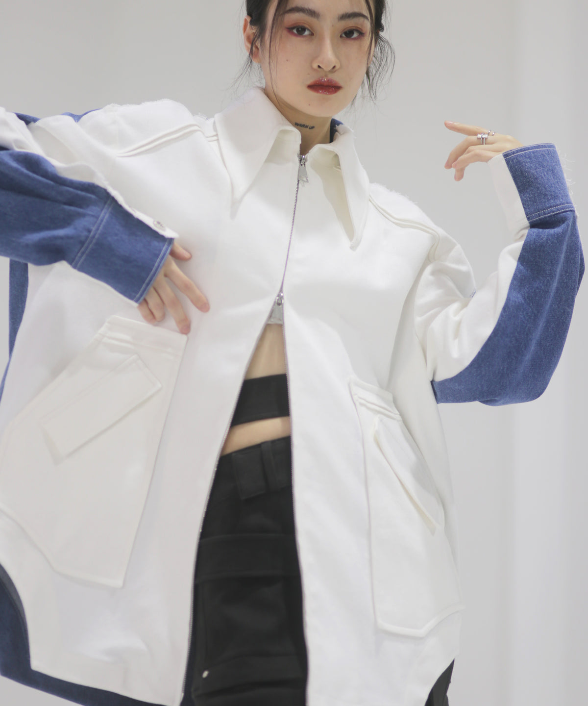 Dual-Tone Contrast Sleeve Jacket