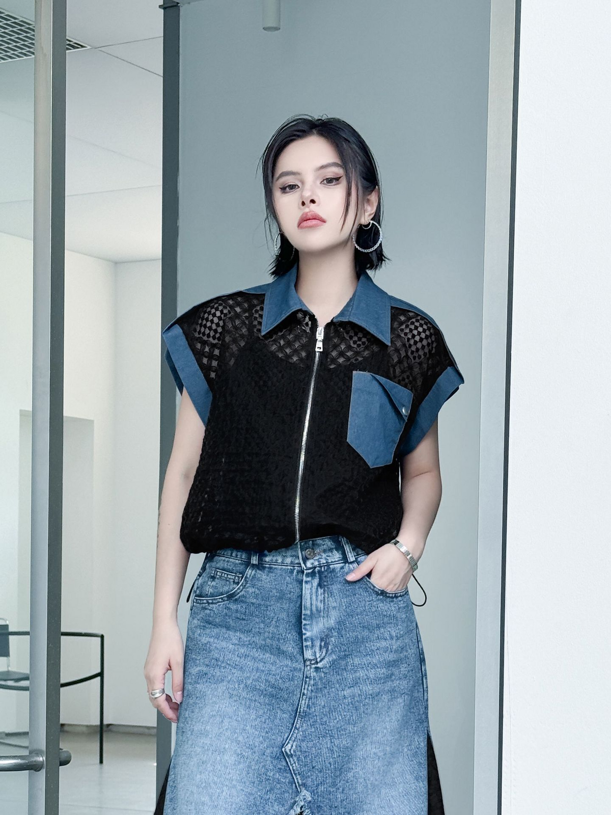Mesh Contrast Zip Top