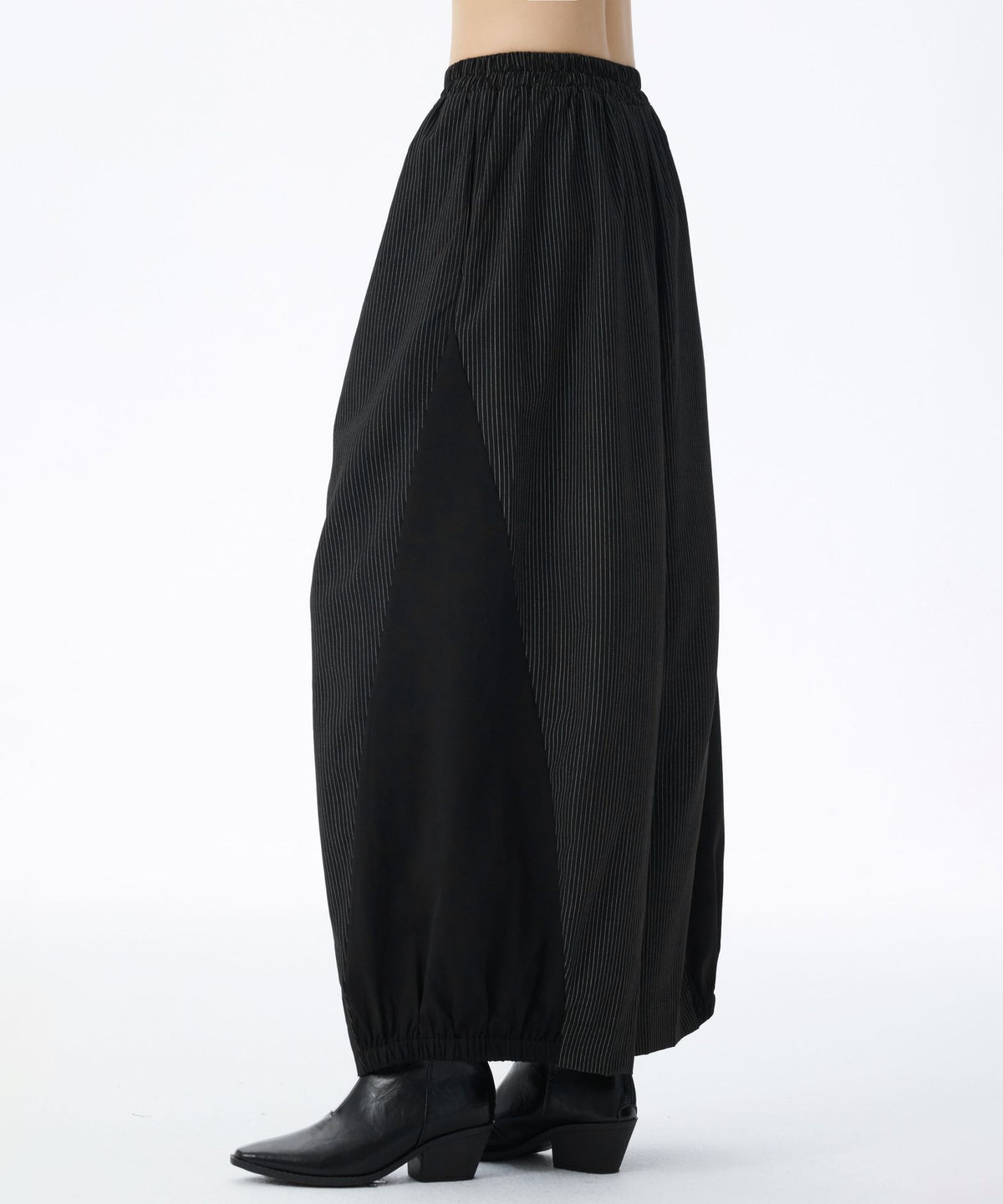 Pleated Contrast Volume Pants