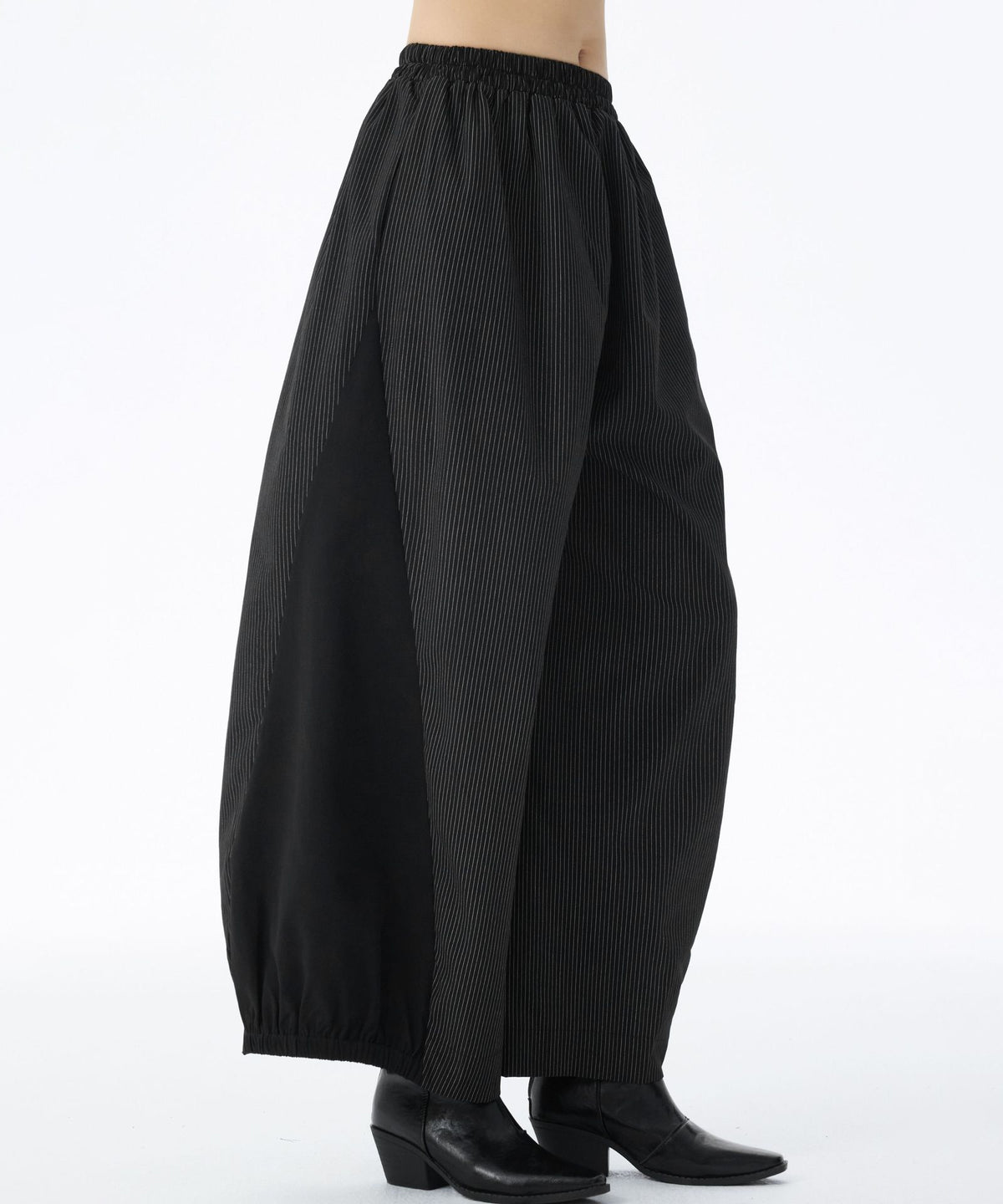 Pleated Contrast Volume Pants