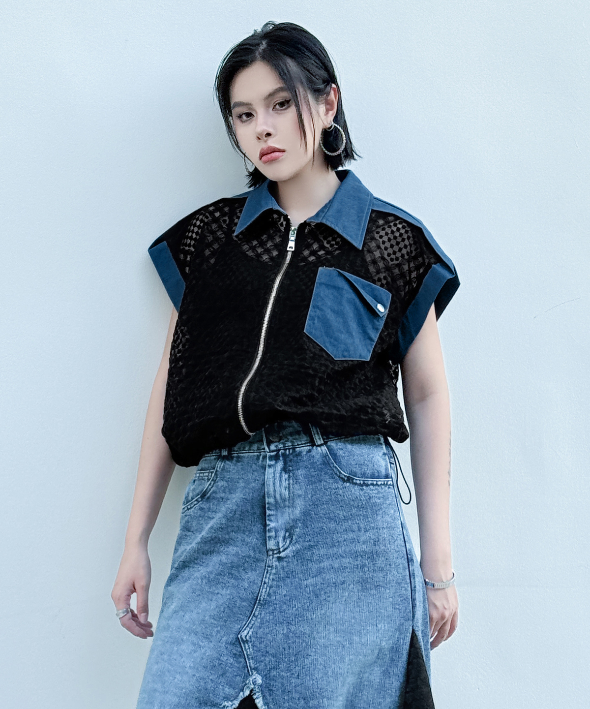 Mesh Contrast Zip Top
