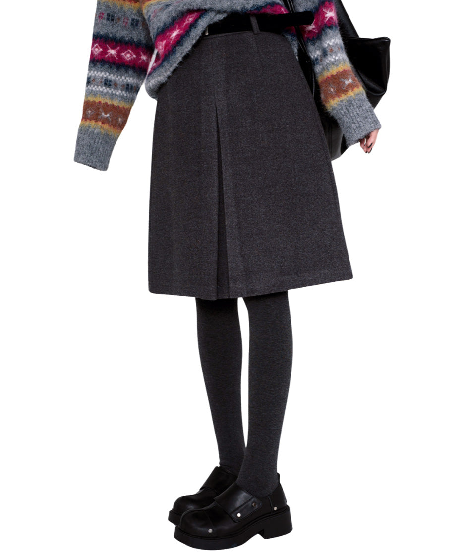 Front Pleat Touch Skirt