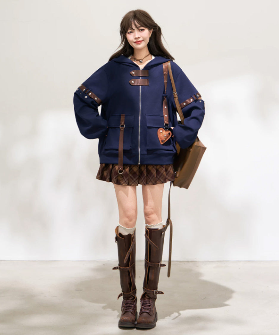 Buckle Switch Hoodie 長袖とミニ丈ボトムの正面着用