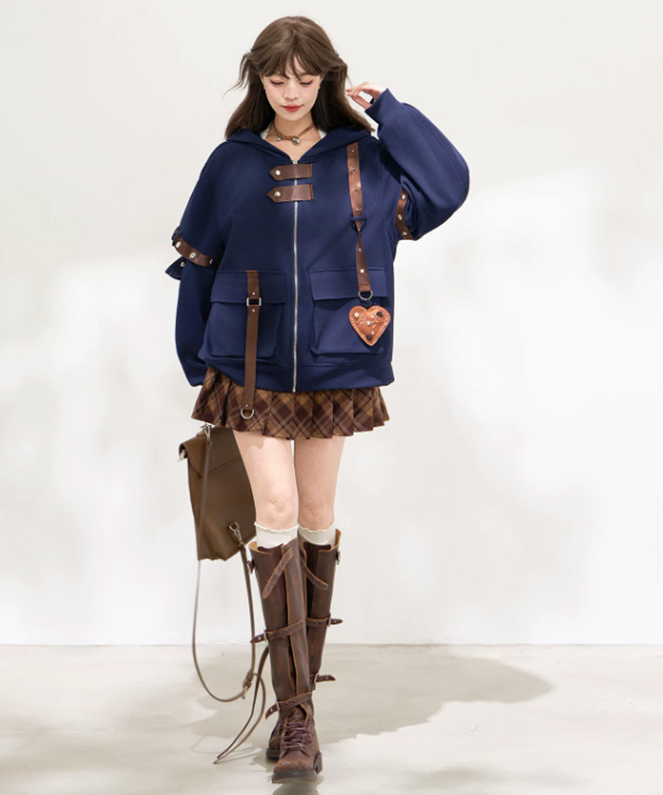 Buckle Switch Hoodie 長袖の正面着用・ポーズ