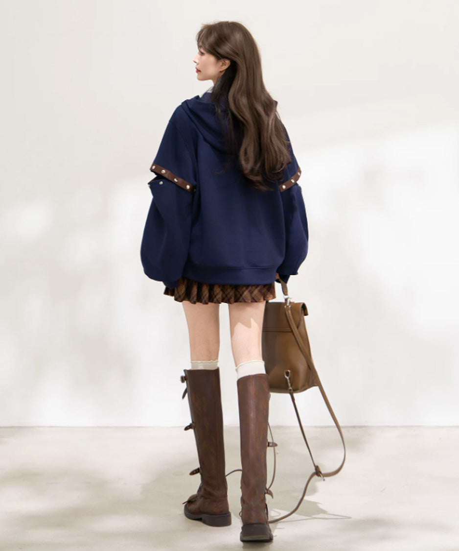 Buckle Switch Hoodie 背面の全身着用