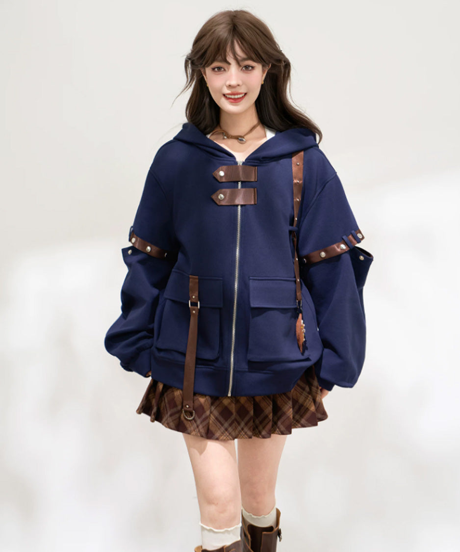 Buckle Switch Hoodie 胸元とポケットの着用アップ