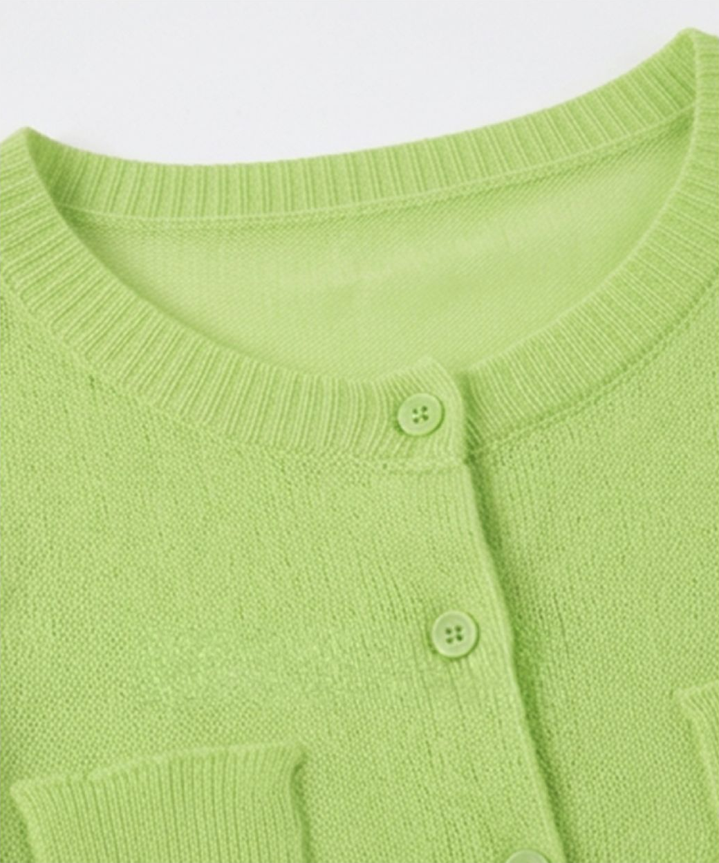 TA-1640 neckline and buttons