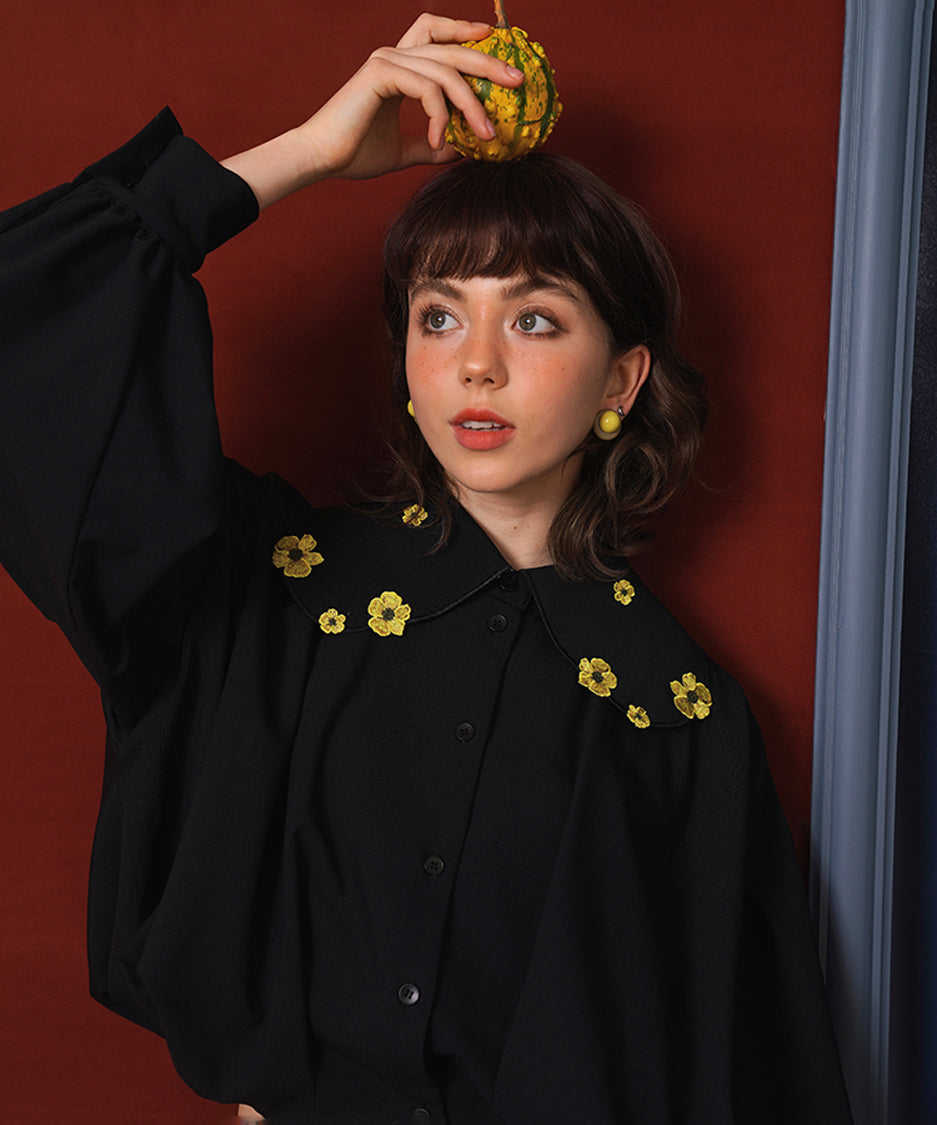 Small Flower Embroidery Collar Blouse