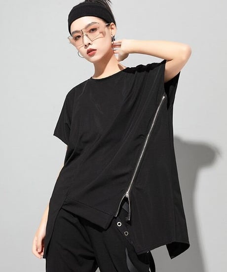 Diagonal zip top