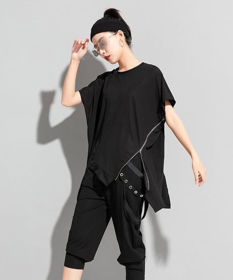 Diagonal zip top