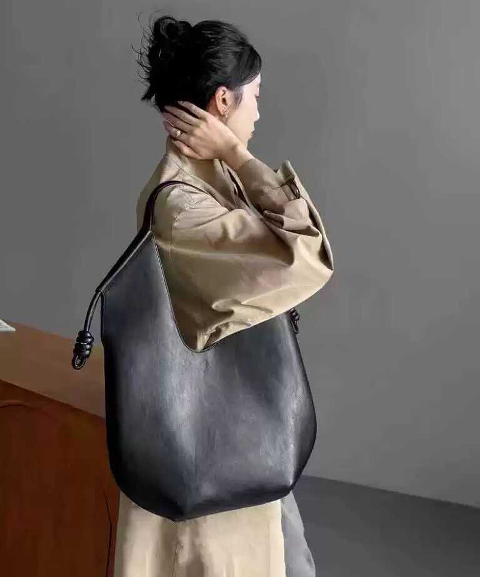 Center Round Tote Bag