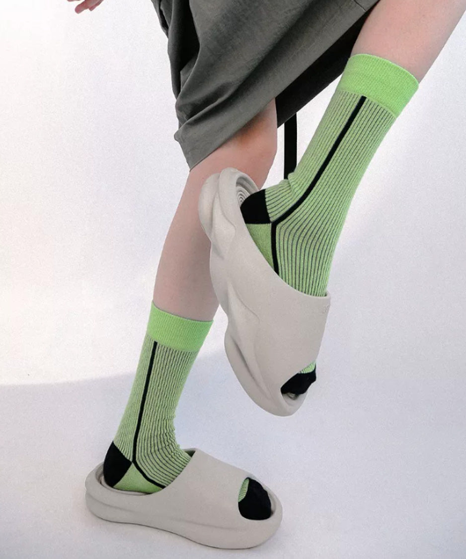 Linear Rib Crew Socks
