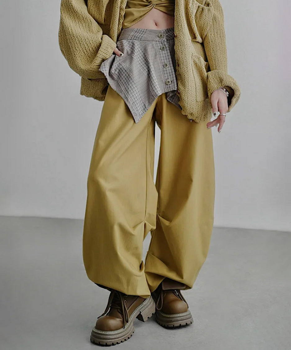 Shadow Flare Tuck Pants