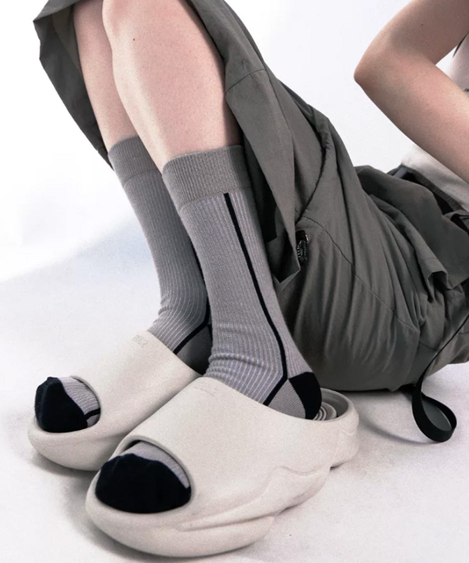 Linear Rib Crew Socks
